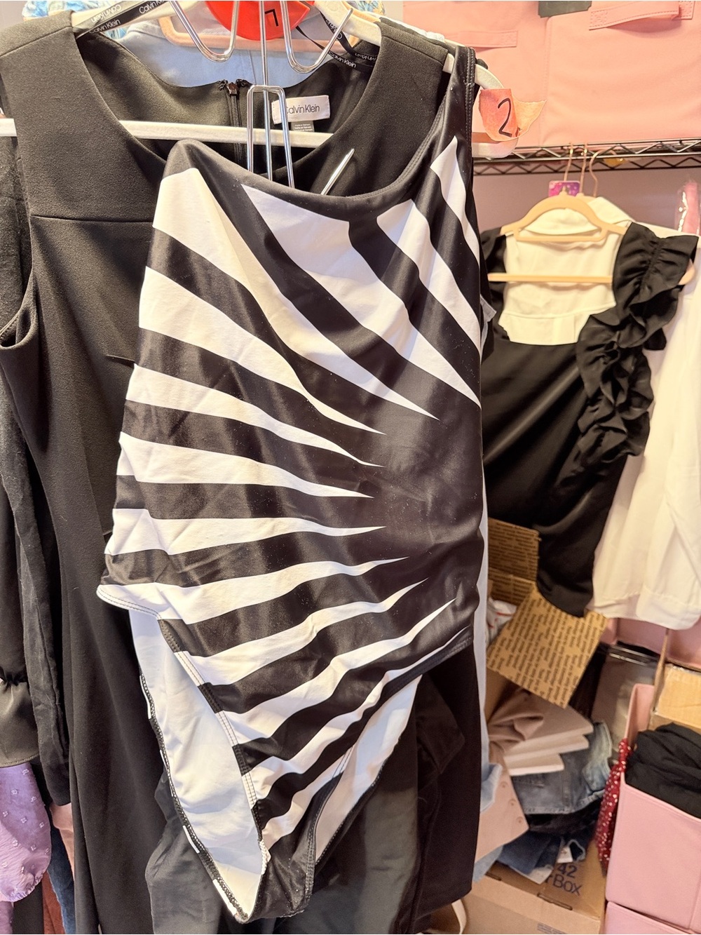 Black and White Radiating Stripe One-Piece SLIMMING!!